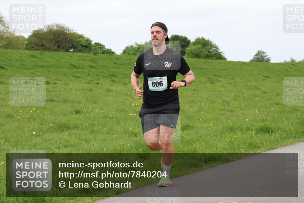 04.05.2025 - 8. Wedeler Halbmarathon Lena Gebhardt http://msf.ph/oto/7840204 04.05.2025 11:47:16 Laufen 606 meine-sportfotos.de