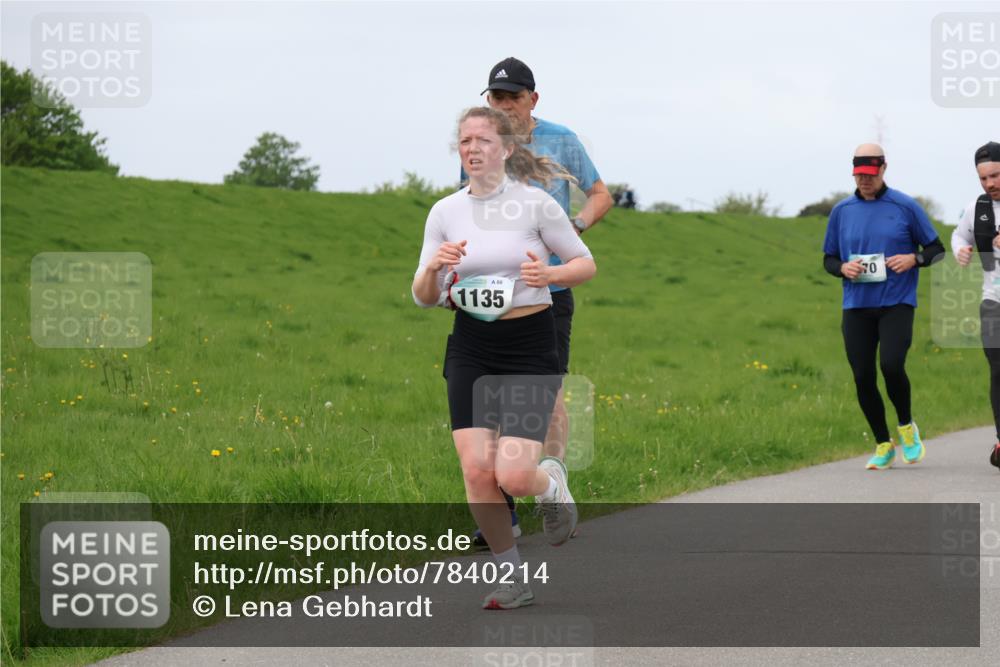 04.05.2025 - 8. Wedeler Halbmarathon Lena Gebhardt http://msf.ph/oto/7840214 04.05.2025 11:47:18 Laufen 1135, 70 meine-sportfotos.de