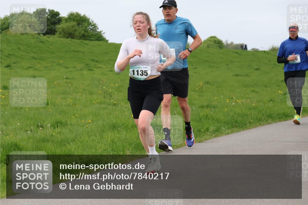 04.05.2025 - 8. Wedeler Halbmarathon Lena Gebhardt http://msf.ph/oto/7840217 04.05.2025 11:47:19 Laufen 66, 1135 meine-sportfotos.de