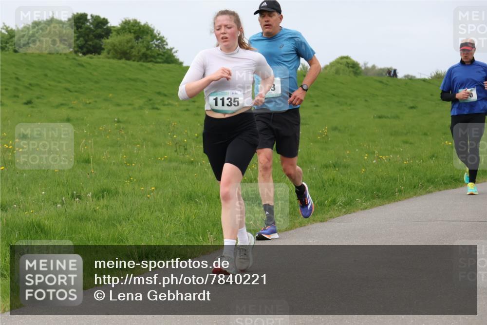 04.05.2025 - 8. Wedeler Halbmarathon Lena Gebhardt http://msf.ph/oto/7840221 04.05.2025 11:47:19 Laufen 66, 1135 meine-sportfotos.de