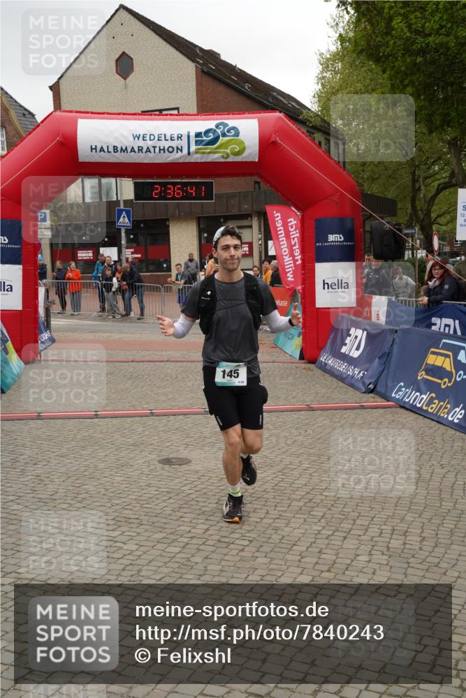 04.05.2025 - 8. Wedeler Halbmarathon Felixshl http://msf.ph/oto/7840243 04.05.2025 12:36:39 Ziel 144, 145 meine-sportfotos.de