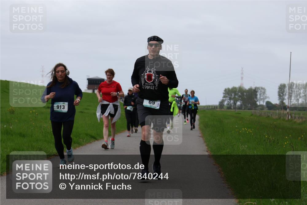 04.05.2025 - 8. Wedeler Halbmarathon Yannick Fuchs http://msf.ph/oto/7840244 04.05.2025 11:26:55 Laufen 913, 69 meine-sportfotos.de