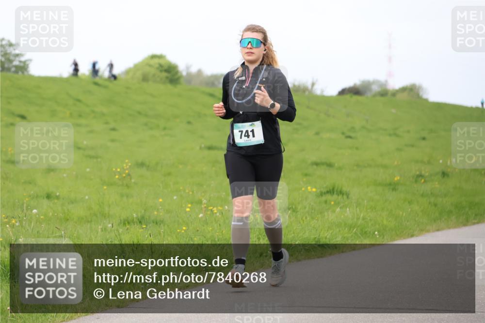 04.05.2025 - 8. Wedeler Halbmarathon Lena Gebhardt http://msf.ph/oto/7840268 04.05.2025 11:47:36 Laufen 741 meine-sportfotos.de