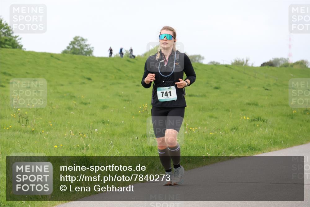 04.05.2025 - 8. Wedeler Halbmarathon Lena Gebhardt http://msf.ph/oto/7840273 04.05.2025 11:47:37 Laufen 741 meine-sportfotos.de