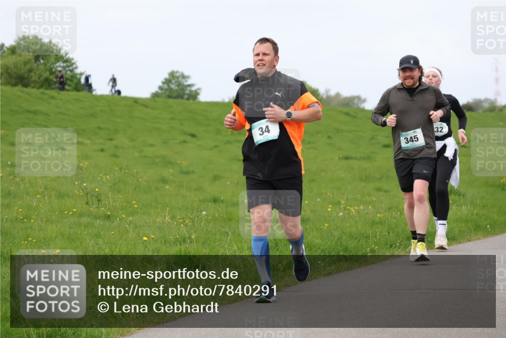 04.05.2025 - 8. Wedeler Halbmarathon Lena Gebhardt http://msf.ph/oto/7840291 04.05.2025 11:47:47 Laufen 34, 345, 32 meine-sportfotos.de