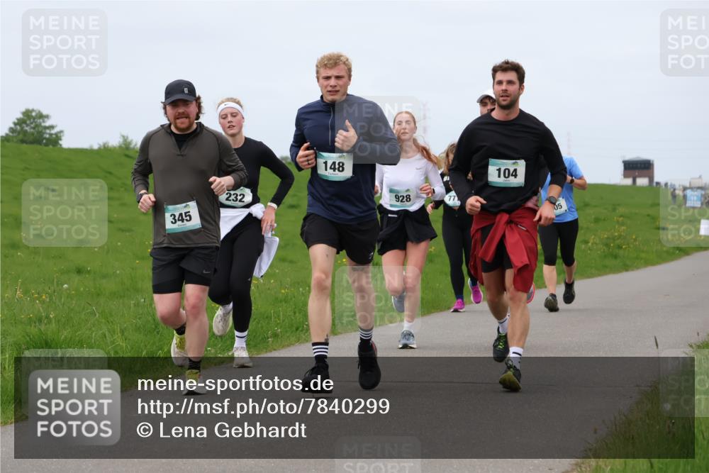 04.05.2025 - 8. Wedeler Halbmarathon Lena Gebhardt http://msf.ph/oto/7840299 04.05.2025 11:47:49 Laufen 345, 232, 148, 928, 77, 104, 05 meine-sportfotos.de