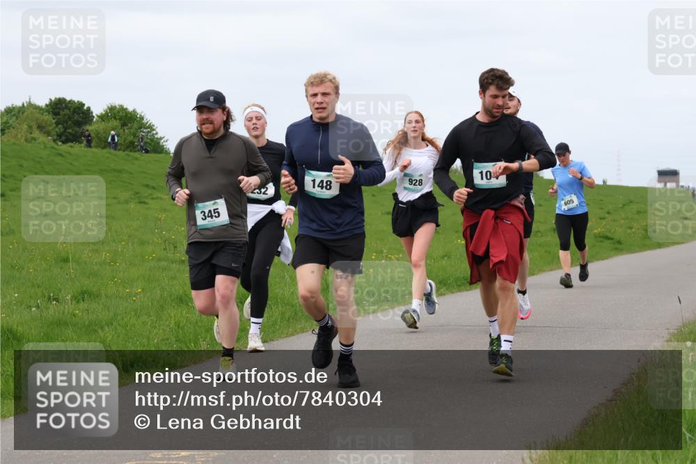 04.05.2025 - 8. Wedeler Halbmarathon Lena Gebhardt http://msf.ph/oto/7840304 04.05.2025 11:47:50 Laufen 232, 148, 10, 928, 345, 605 meine-sportfotos.de