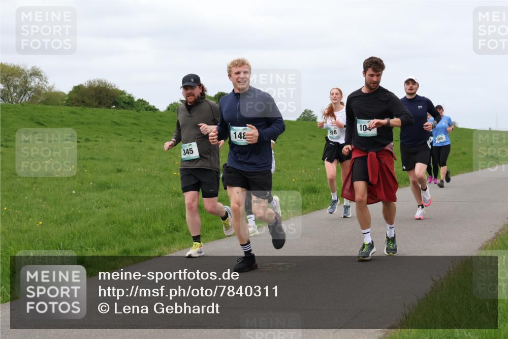 04.05.2025 - 8. Wedeler Halbmarathon Lena Gebhardt http://msf.ph/oto/7840311 04.05.2025 11:47:51 Laufen 148, 928, 345, 104, 605 meine-sportfotos.de