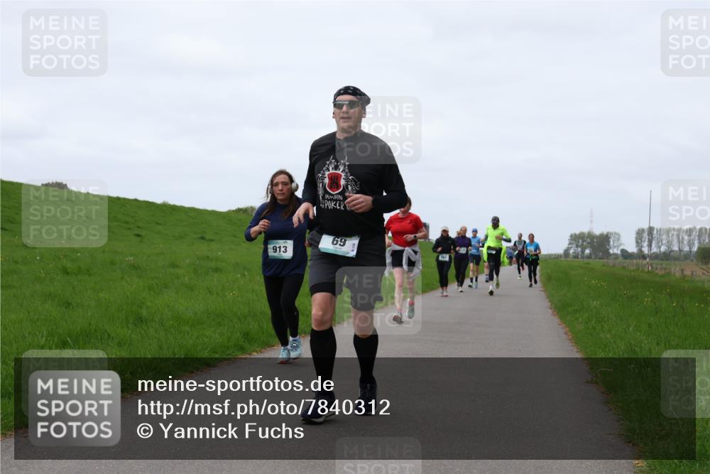 04.05.2025 - 8. Wedeler Halbmarathon Yannick Fuchs http://msf.ph/oto/7840312 04.05.2025 11:26:57 Laufen 913, 69 meine-sportfotos.de