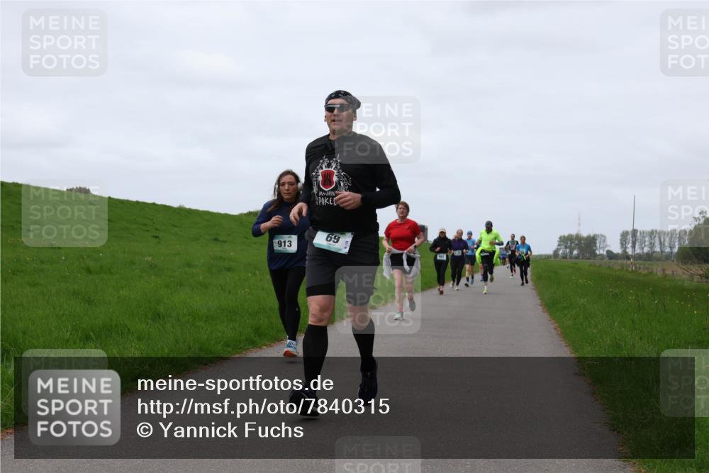 04.05.2025 - 8. Wedeler Halbmarathon Yannick Fuchs http://msf.ph/oto/7840315 04.05.2025 11:26:57 Laufen 913, 69 meine-sportfotos.de