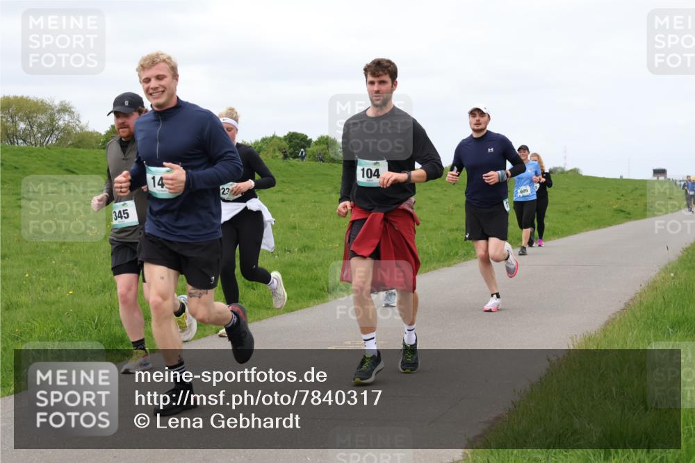 04.05.2025 - 8. Wedeler Halbmarathon Lena Gebhardt http://msf.ph/oto/7840317 04.05.2025 11:47:52 Laufen 345, 104, 14, 23, 605 meine-sportfotos.de