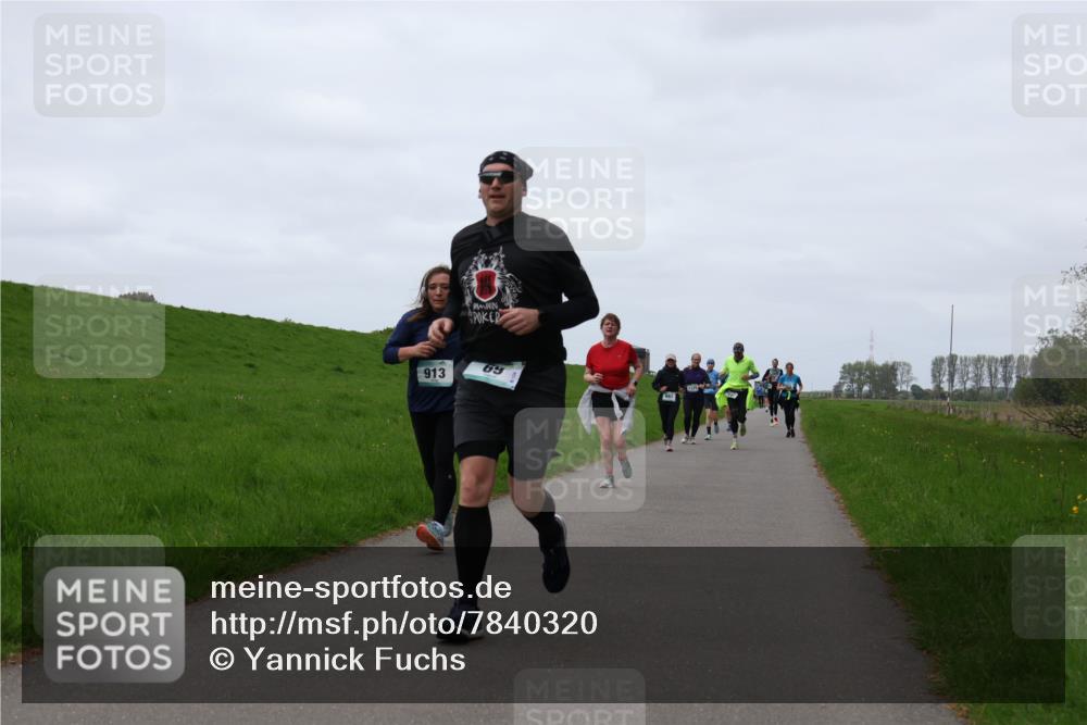 04.05.2025 - 8. Wedeler Halbmarathon Yannick Fuchs http://msf.ph/oto/7840320 04.05.2025 11:26:57 Laufen 913, 69 meine-sportfotos.de