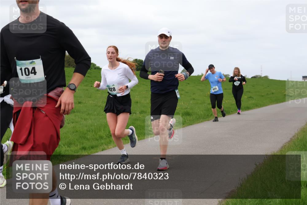 04.05.2025 - 8. Wedeler Halbmarathon Lena Gebhardt http://msf.ph/oto/7840323 04.05.2025 11:47:53 Laufen 104, 928, 605, 771 meine-sportfotos.de