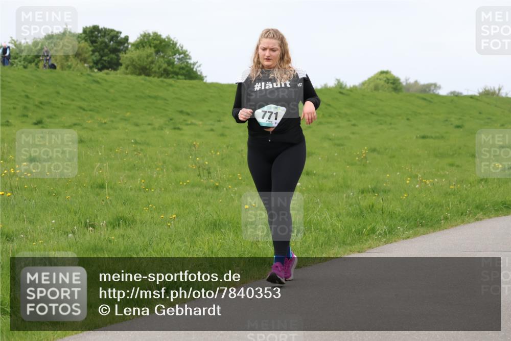 04.05.2025 - 8. Wedeler Halbmarathon Lena Gebhardt http://msf.ph/oto/7840353 04.05.2025 11:47:56 Laufen 771 meine-sportfotos.de