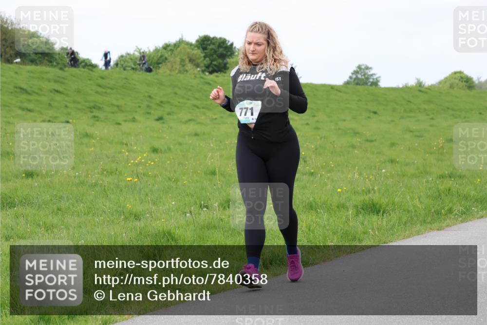 04.05.2025 - 8. Wedeler Halbmarathon Lena Gebhardt http://msf.ph/oto/7840358 04.05.2025 11:47:58 Laufen 1, 771, 14 meine-sportfotos.de