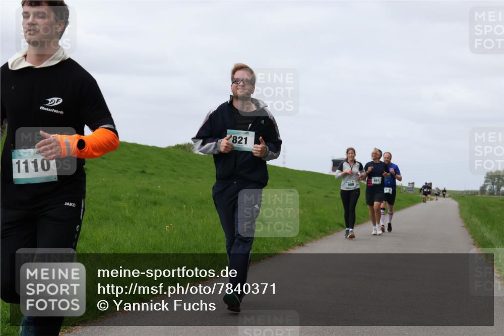 04.05.2025 - 8. Wedeler Halbmarathon Yannick Fuchs http://msf.ph/oto/7840371 04.05.2025 11:47:47 Laufen 821, 1110, 661, 908, 510 meine-sportfotos.de
