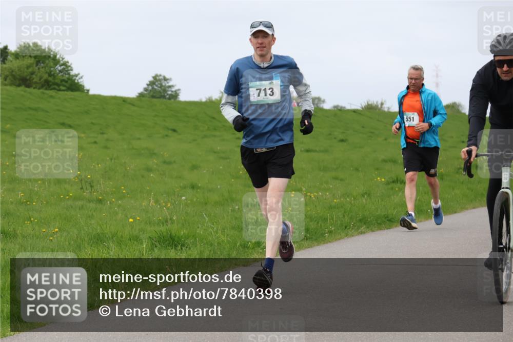 04.05.2025 - 8. Wedeler Halbmarathon Lena Gebhardt http://msf.ph/oto/7840398 04.05.2025 11:48:16 Laufen 7, 713, 551 meine-sportfotos.de