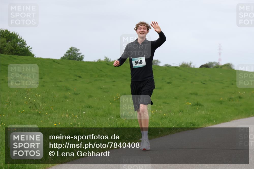 04.05.2025 - 8. Wedeler Halbmarathon Lena Gebhardt http://msf.ph/oto/7840408 04.05.2025 11:48:28 Laufen 566 meine-sportfotos.de