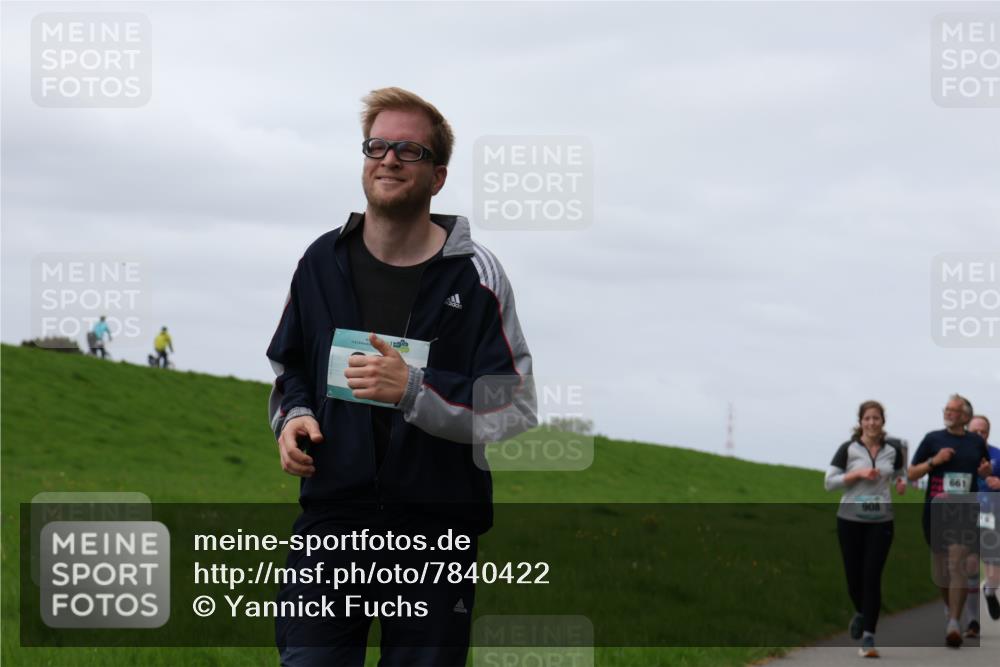 04.05.2025 - 8. Wedeler Halbmarathon Yannick Fuchs http://msf.ph/oto/7840422 04.05.2025 11:47:48 Laufen 908 meine-sportfotos.de