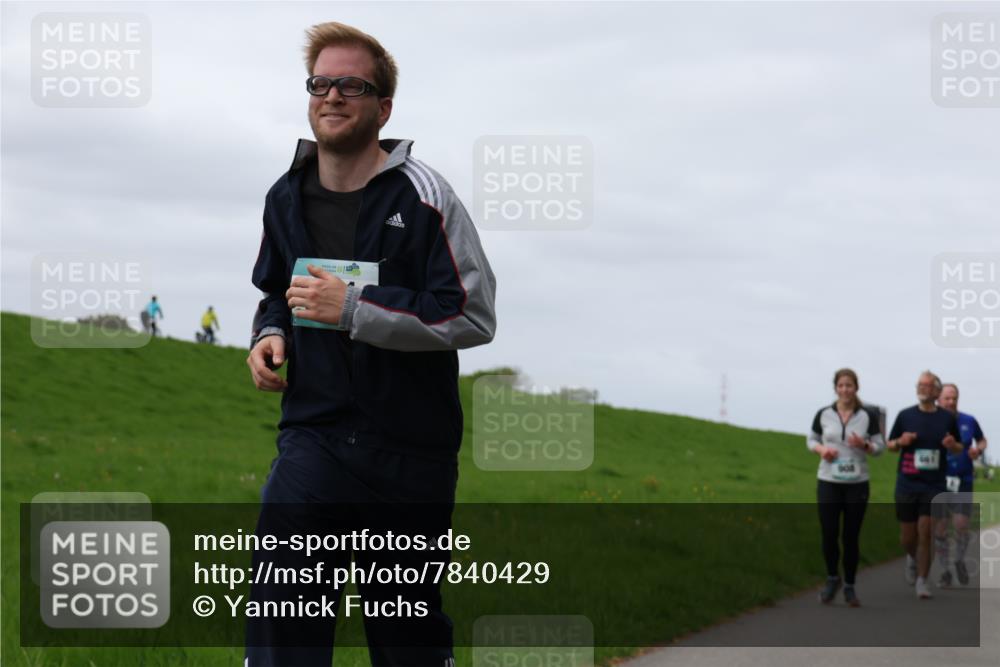 04.05.2025 - 8. Wedeler Halbmarathon Yannick Fuchs http://msf.ph/oto/7840429 04.05.2025 11:47:48 Laufen  meine-sportfotos.de