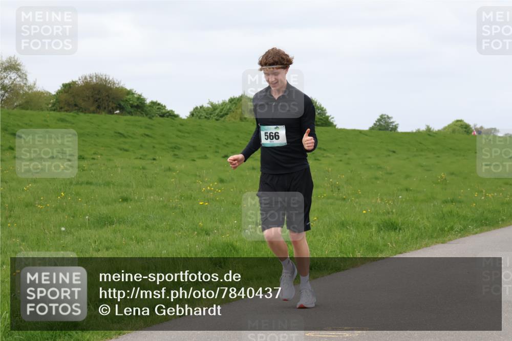 04.05.2025 - 8. Wedeler Halbmarathon Lena Gebhardt http://msf.ph/oto/7840437 04.05.2025 11:48:31 Laufen 566 meine-sportfotos.de