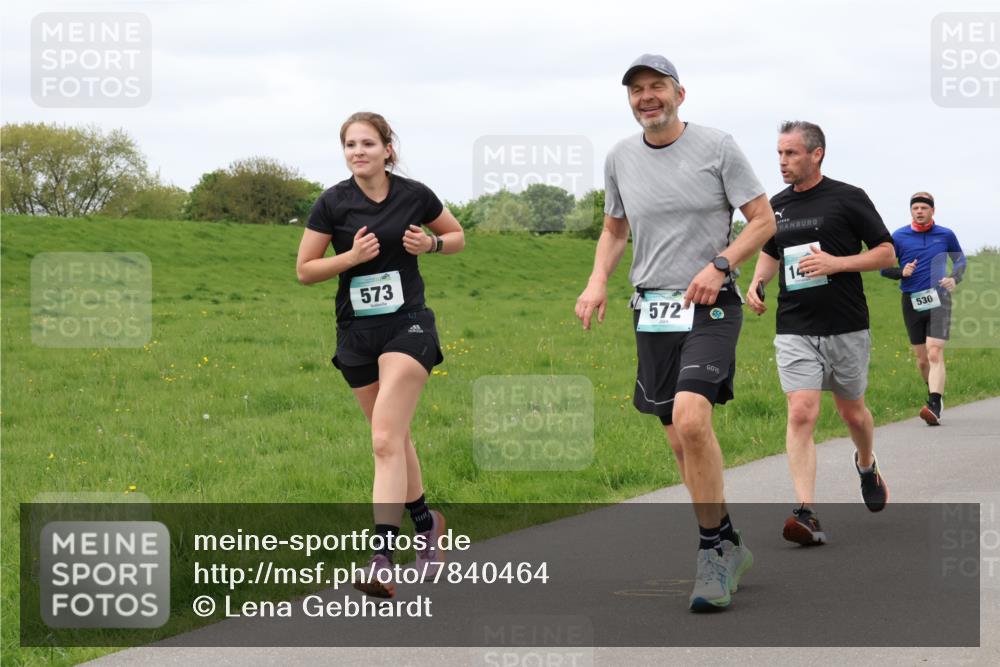 04.05.2025 - 8. Wedeler Halbmarathon Lena Gebhardt http://msf.ph/oto/7840464 04.05.2025 11:48:40 Laufen 573, 572, 530 meine-sportfotos.de