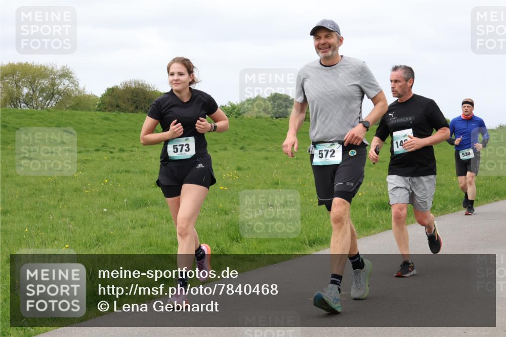 04.05.2025 - 8. Wedeler Halbmarathon Lena Gebhardt http://msf.ph/oto/7840468 04.05.2025 11:48:40 Laufen 573, 572, 14, 530 meine-sportfotos.de