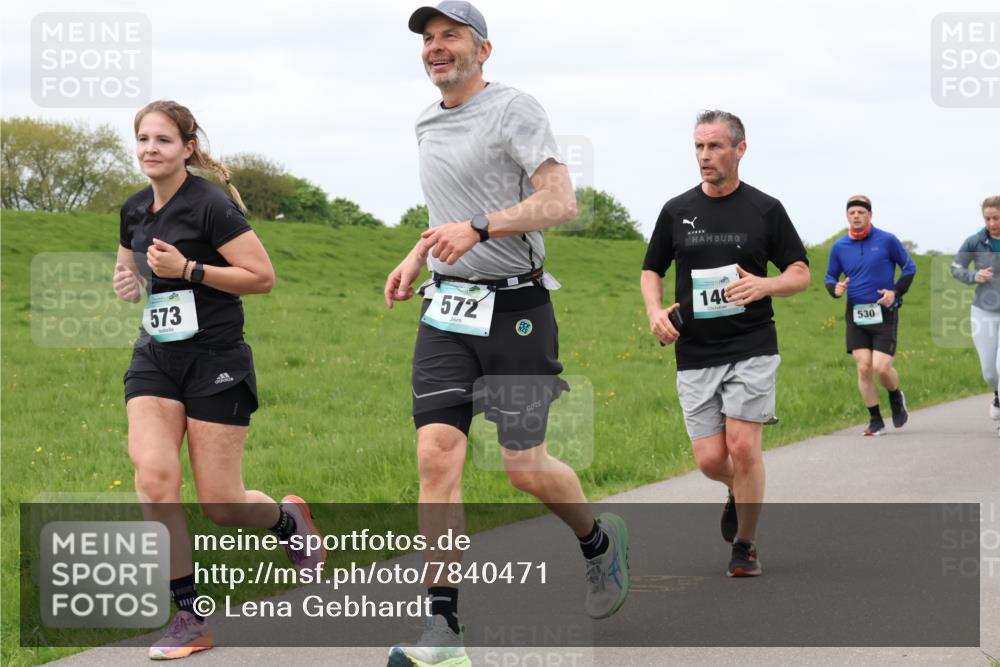 04.05.2025 - 8. Wedeler Halbmarathon Lena Gebhardt http://msf.ph/oto/7840471 04.05.2025 11:48:41 Laufen 573, 572, 146, 530 meine-sportfotos.de