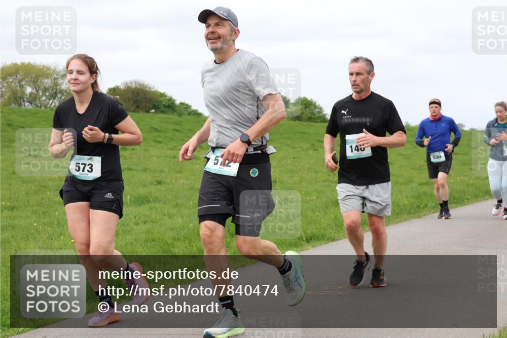 04.05.2025 - 8. Wedeler Halbmarathon Lena Gebhardt http://msf.ph/oto/7840474 04.05.2025 11:48:41 Laufen 573, 572, 146, 530 meine-sportfotos.de