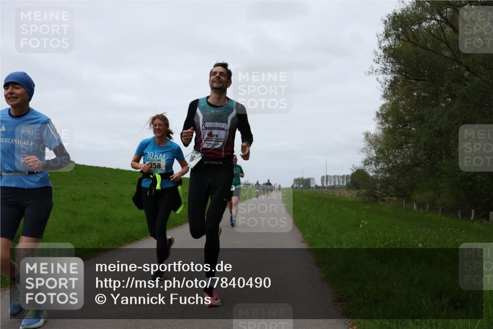 04.05.2025 - 8. Wedeler Halbmarathon Yannick Fuchs http://msf.ph/oto/7840490 04.05.2025 11:27:08 Laufen 10, 358 meine-sportfotos.de