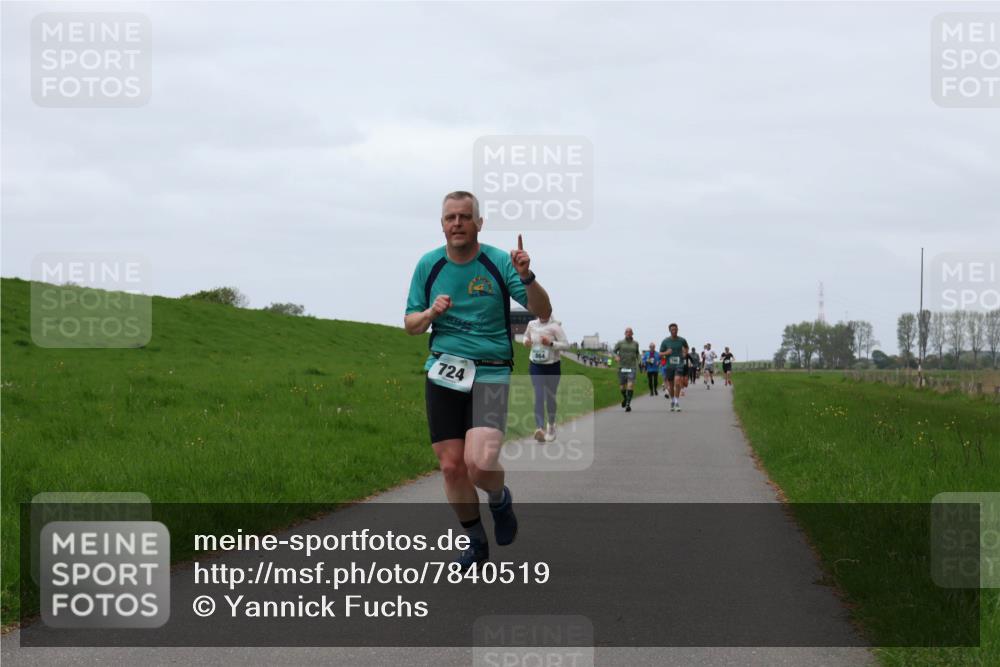 04.05.2025 - 8. Wedeler Halbmarathon Yannick Fuchs http://msf.ph/oto/7840519 04.05.2025 11:27:10 Laufen 724, 864 meine-sportfotos.de