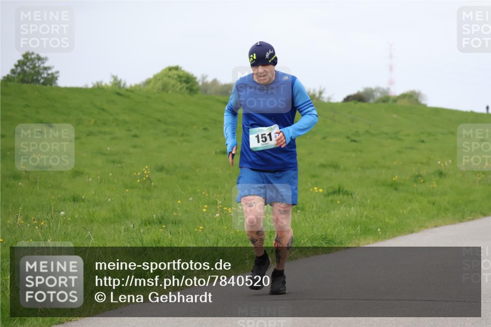 04.05.2025 - 8. Wedeler Halbmarathon Lena Gebhardt http://msf.ph/oto/7840520 04.05.2025 11:48:51 Laufen 151 meine-sportfotos.de