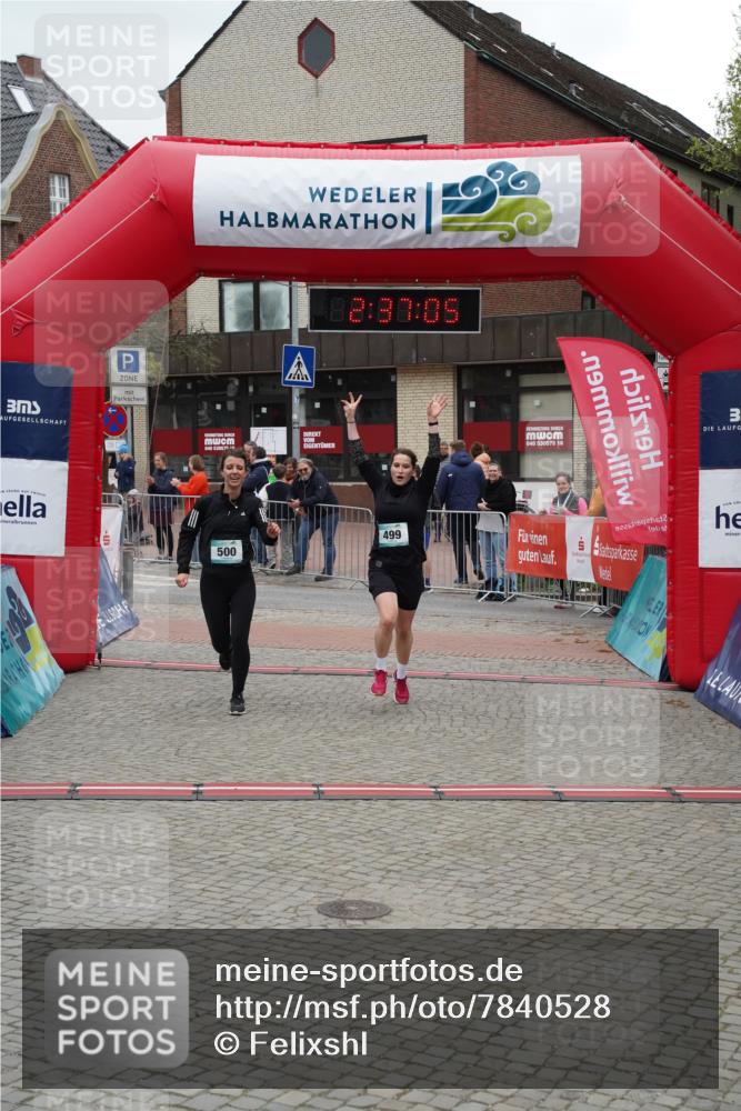 04.05.2025 - 8. Wedeler Halbmarathon Felixshl http://msf.ph/oto/7840528 04.05.2025 12:37:03 Ziel 75, 76, 499, 500 meine-sportfotos.de