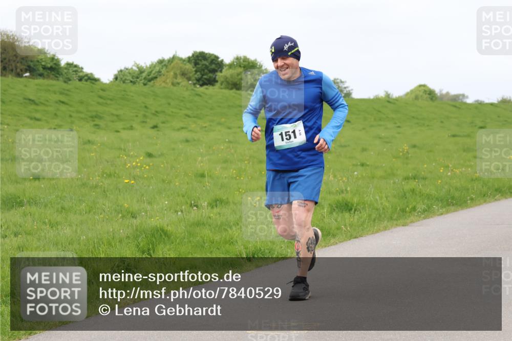 04.05.2025 - 8. Wedeler Halbmarathon Lena Gebhardt http://msf.ph/oto/7840529 04.05.2025 11:48:54 Laufen 151 meine-sportfotos.de