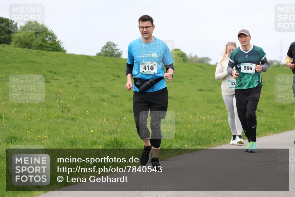 04.05.2025 - 8. Wedeler Halbmarathon Lena Gebhardt http://msf.ph/oto/7840543 04.05.2025 11:49:08 Laufen 81, 410, 32, 596, 17 meine-sportfotos.de