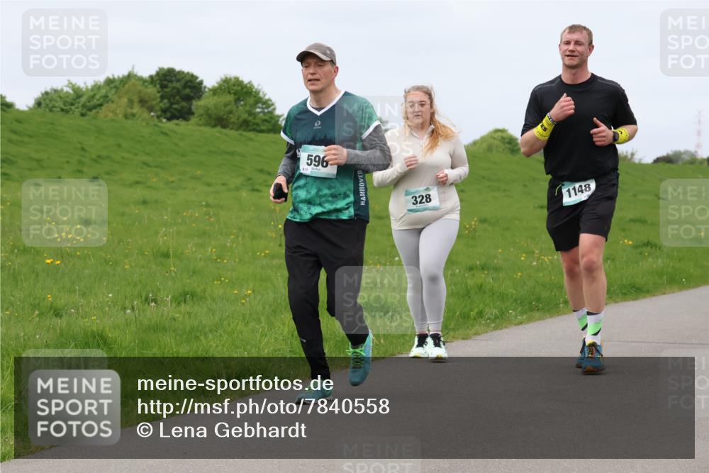 04.05.2025 - 8. Wedeler Halbmarathon Lena Gebhardt http://msf.ph/oto/7840558 04.05.2025 11:49:11 Laufen 596, 17, 328, 1148 meine-sportfotos.de