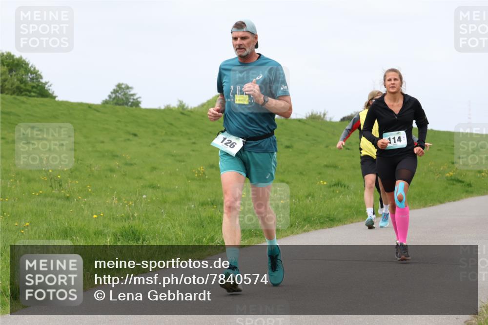04.05.2025 - 8. Wedeler Halbmarathon Lena Gebhardt http://msf.ph/oto/7840574 04.05.2025 11:49:15 Laufen 2, 0, 126, 114 meine-sportfotos.de