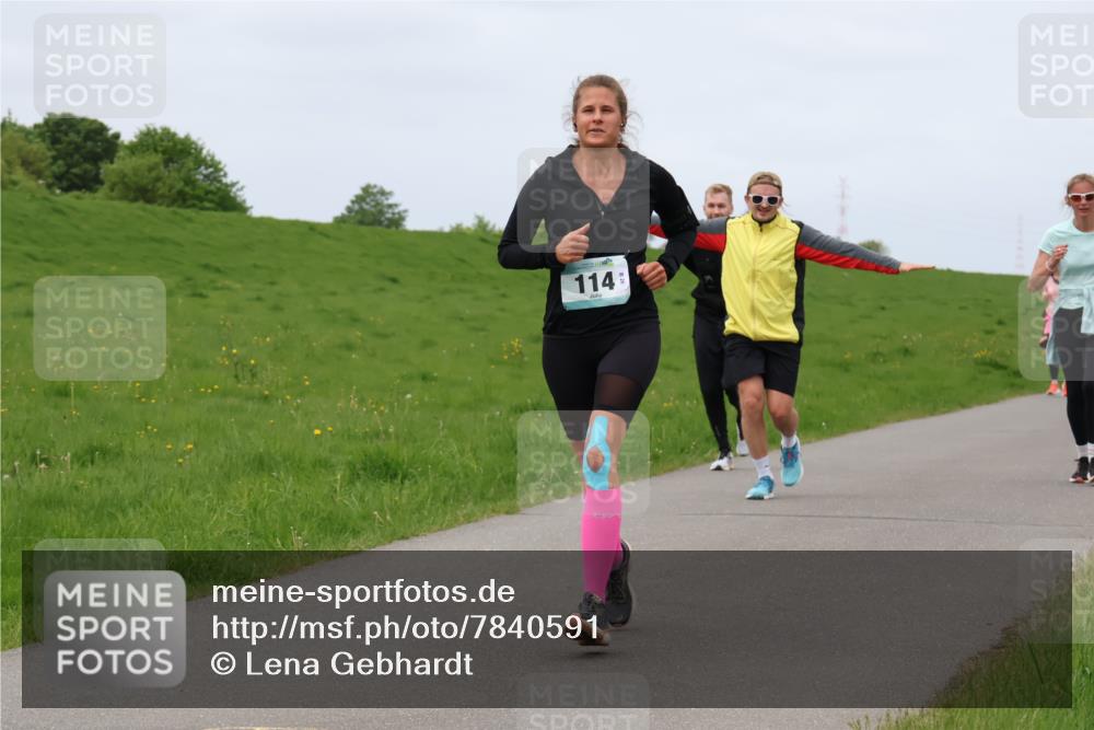 04.05.2025 - 8. Wedeler Halbmarathon Lena Gebhardt http://msf.ph/oto/7840591 04.05.2025 11:49:17 Laufen 114 meine-sportfotos.de