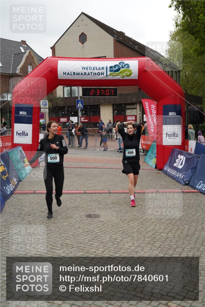 04.05.2025 - 8. Wedeler Halbmarathon Felixshl http://msf.ph/oto/7840601 04.05.2025 12:37:05 Ziel 499, 500 meine-sportfotos.de
