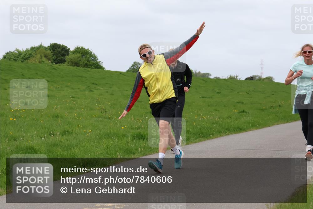 04.05.2025 - 8. Wedeler Halbmarathon Lena Gebhardt http://msf.ph/oto/7840606 04.05.2025 11:49:19 Laufen  meine-sportfotos.de