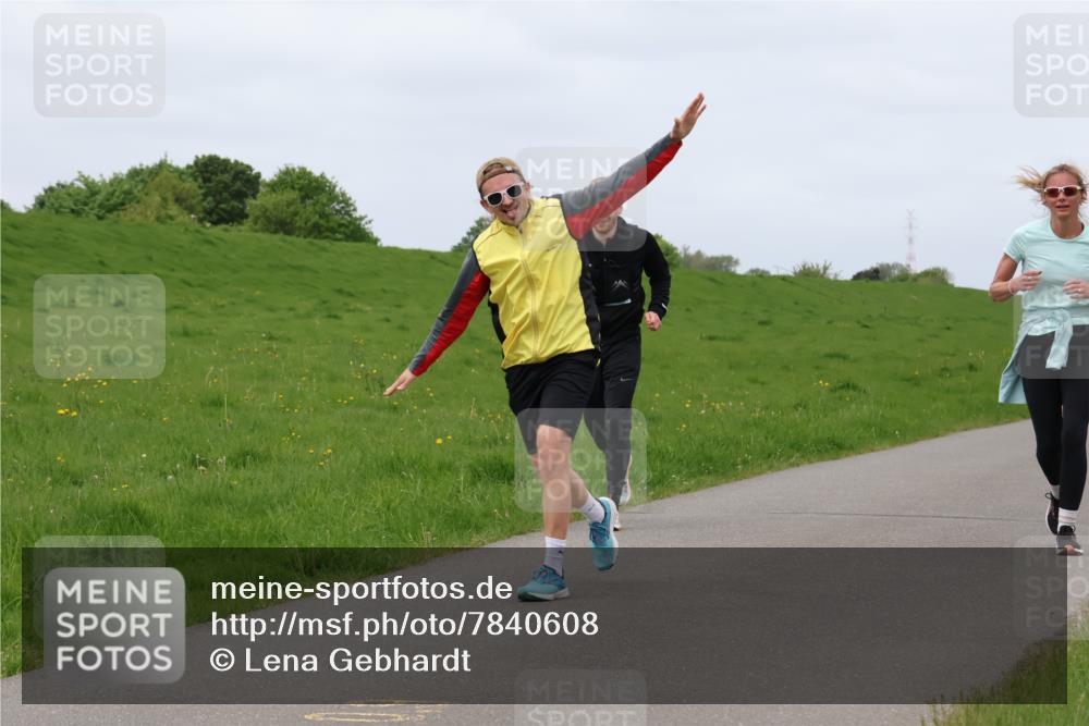 04.05.2025 - 8. Wedeler Halbmarathon Lena Gebhardt http://msf.ph/oto/7840608 04.05.2025 11:49:19 Laufen  meine-sportfotos.de
