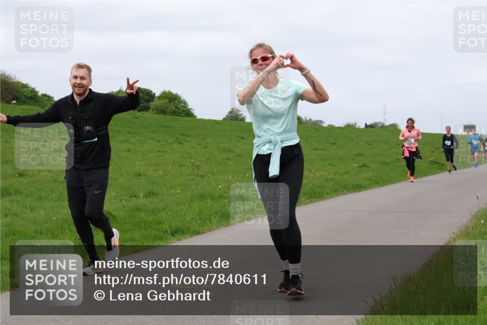 04.05.2025 - 8. Wedeler Halbmarathon Lena Gebhardt http://msf.ph/oto/7840611 04.05.2025 11:49:22 Laufen 141 meine-sportfotos.de