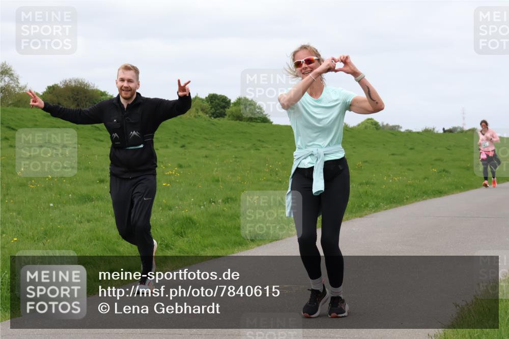 04.05.2025 - 8. Wedeler Halbmarathon Lena Gebhardt http://msf.ph/oto/7840615 04.05.2025 11:49:22 Laufen  meine-sportfotos.de