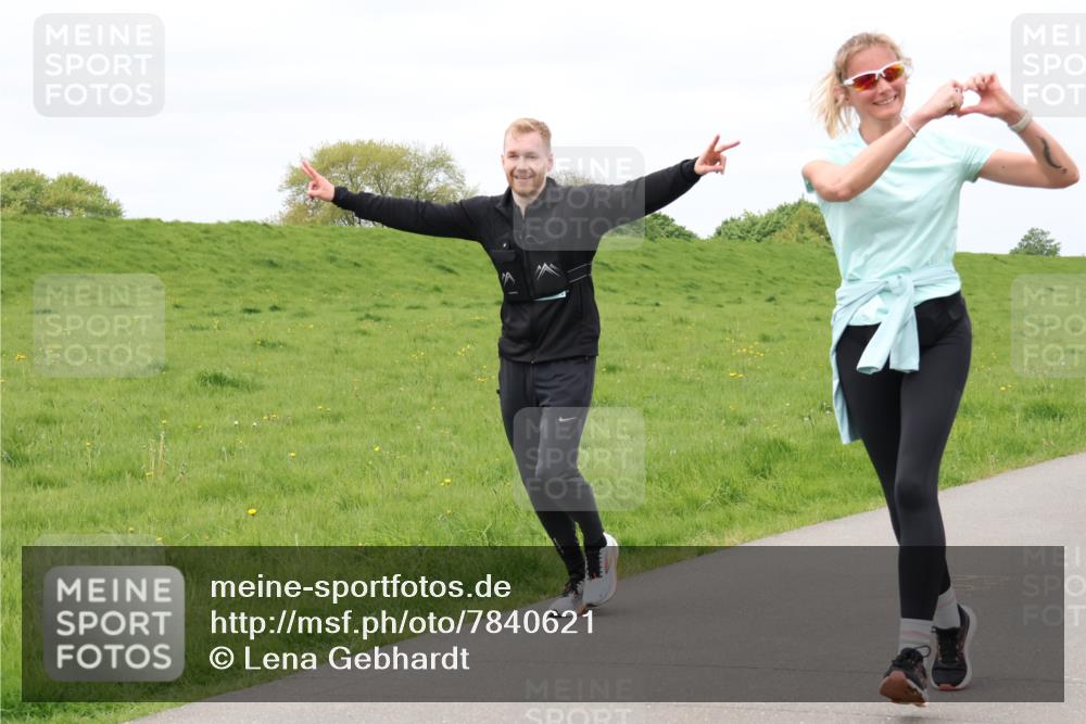 04.05.2025 - 8. Wedeler Halbmarathon Lena Gebhardt http://msf.ph/oto/7840621 04.05.2025 11:49:23 Laufen  meine-sportfotos.de