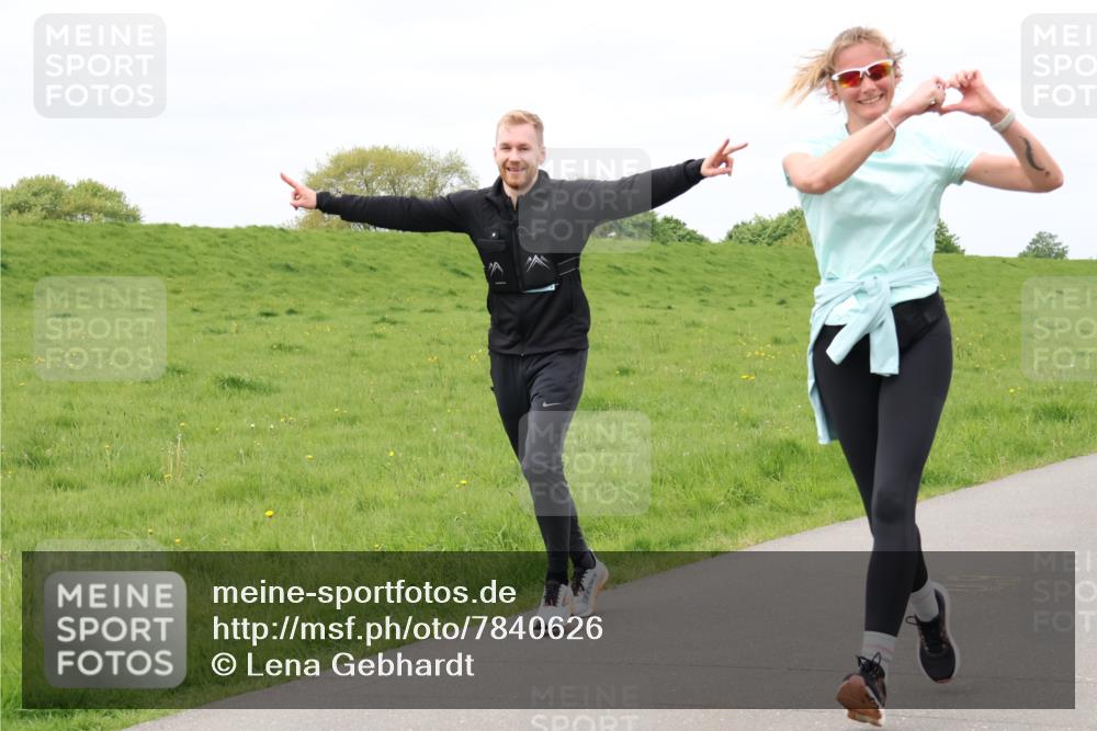 04.05.2025 - 8. Wedeler Halbmarathon Lena Gebhardt http://msf.ph/oto/7840626 04.05.2025 11:49:23 Laufen  meine-sportfotos.de