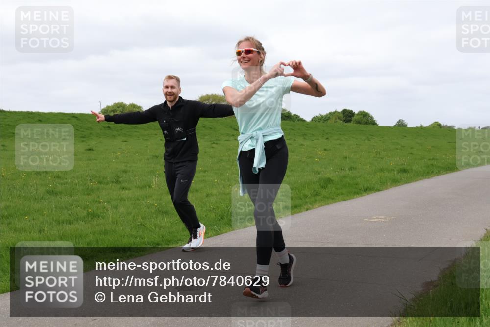 04.05.2025 - 8. Wedeler Halbmarathon Lena Gebhardt http://msf.ph/oto/7840629 04.05.2025 11:49:23 Laufen  meine-sportfotos.de