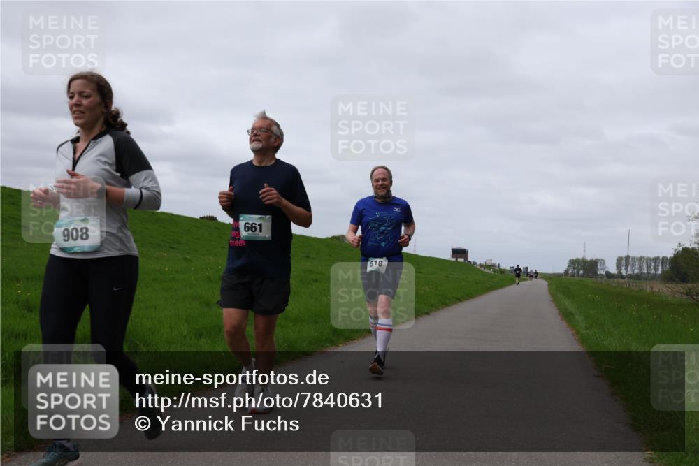 04.05.2025 - 8. Wedeler Halbmarathon Yannick Fuchs http://msf.ph/oto/7840631 04.05.2025 11:47:54 Laufen 908, 661, 518 meine-sportfotos.de