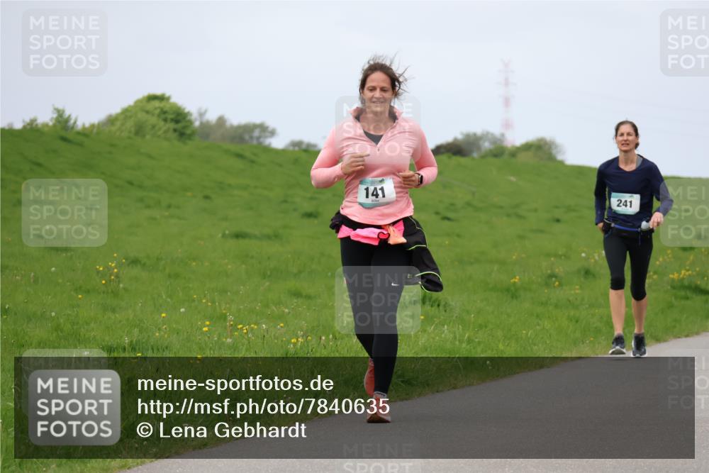 04.05.2025 - 8. Wedeler Halbmarathon Lena Gebhardt http://msf.ph/oto/7840635 04.05.2025 11:49:25 Laufen 141, 241 meine-sportfotos.de