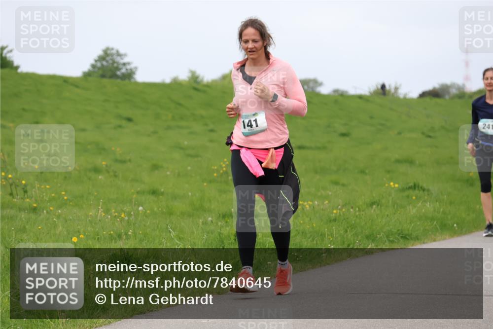04.05.2025 - 8. Wedeler Halbmarathon Lena Gebhardt http://msf.ph/oto/7840645 04.05.2025 11:49:27 Laufen 141, 241 meine-sportfotos.de
