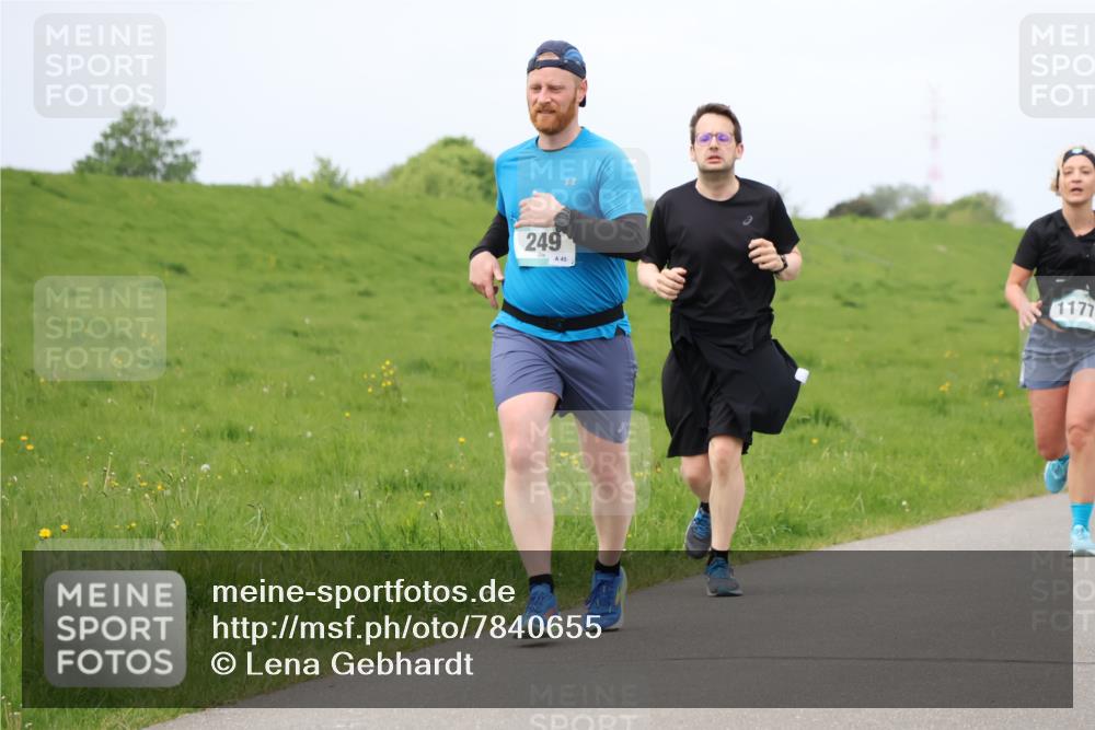 04.05.2025 - 8. Wedeler Halbmarathon Lena Gebhardt http://msf.ph/oto/7840655 04.05.2025 11:49:35 Laufen 249, 45, 1177 meine-sportfotos.de